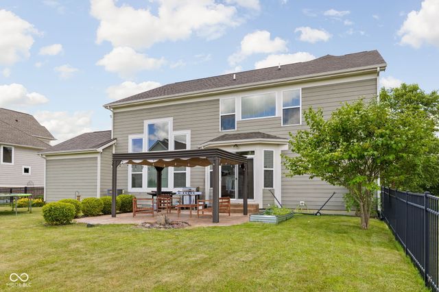 9204 Brookstone Place, Zionsville, IN 46077