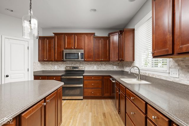 9204 Brookstone Place, Zionsville, IN 46077