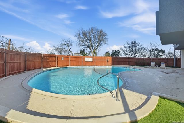 7039 San Pedro Ave Apt 810, San Antonio, TX 78216