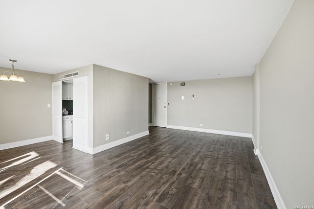 7039 San Pedro Ave Apt 810, San Antonio, TX 78216