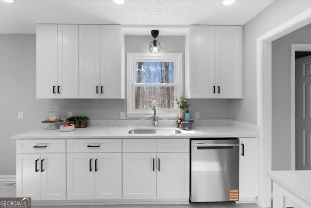 11 Ridgeview Drive SE, Silver Creek, GA 30173