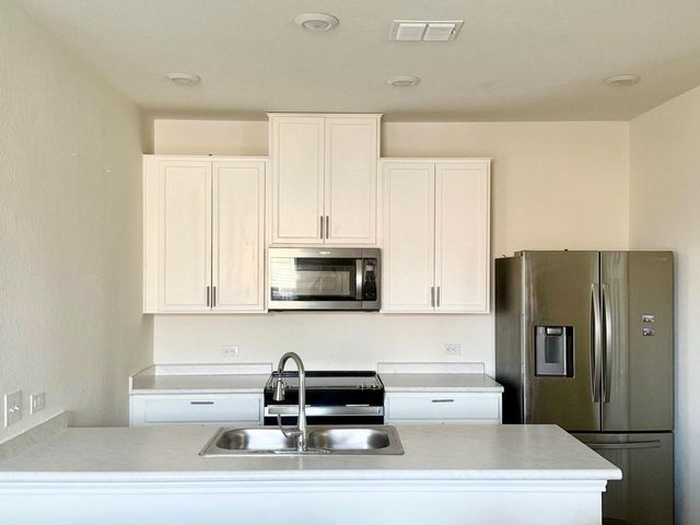 7203 Summer Tanager DR 77, Austin, TX 78744