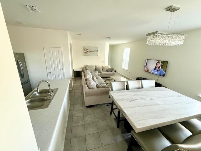 7203 Summer Tanager DR 77, Austin, TX 78744