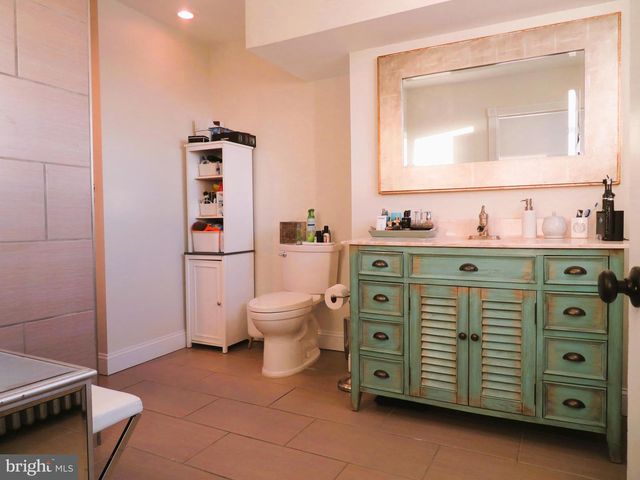 5206 RIDGE AVE, Philadelphia, PA 19128