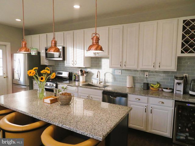 5206 RIDGE AVE, Philadelphia, PA 19128