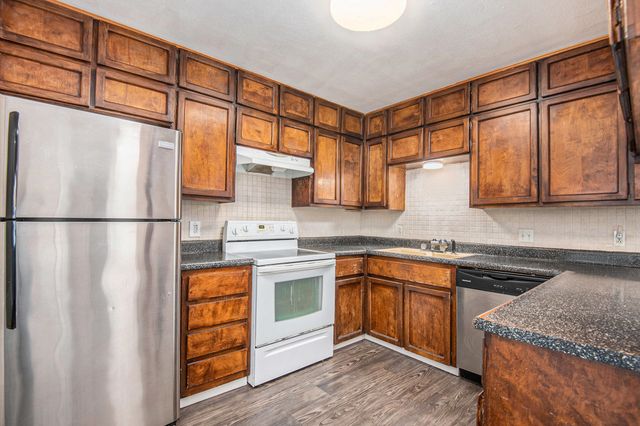 6915 W Cleburne Road, Fort Worth, TX 76133