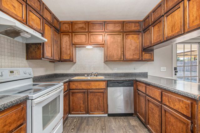 6915 W Cleburne Road, Fort Worth, TX 76133