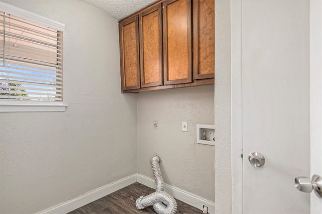 6915 W Cleburne Road, Fort Worth, TX 76133