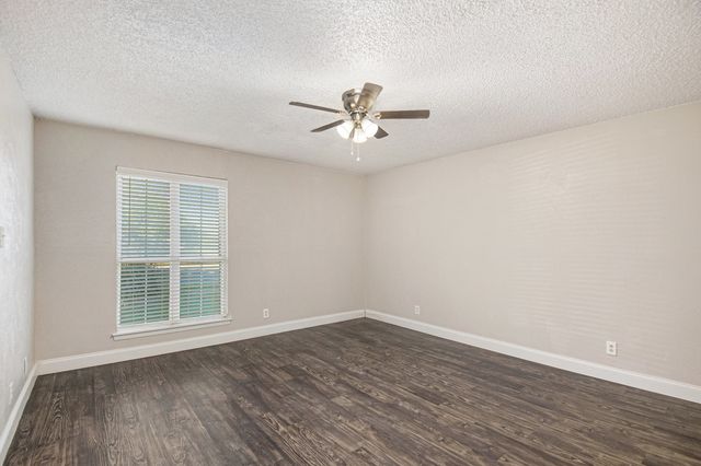 6915 W Cleburne Road, Fort Worth, TX 76133
