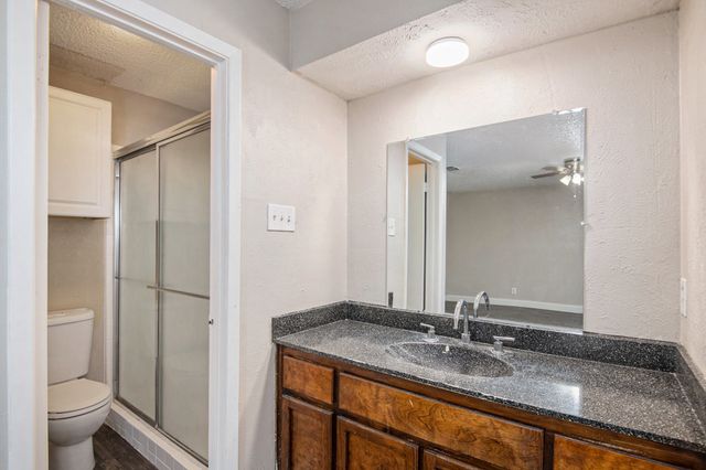 6915 W Cleburne Road, Fort Worth, TX 76133