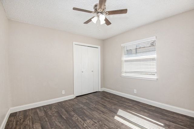 6915 W Cleburne Road, Fort Worth, TX 76133