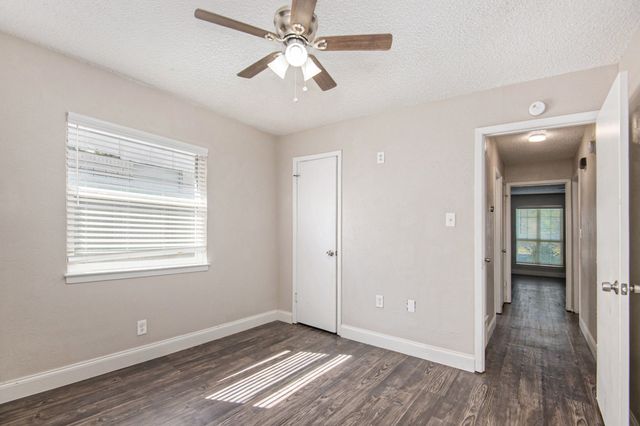 6915 W Cleburne Road, Fort Worth, TX 76133