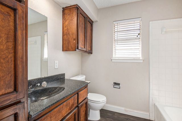 6915 W Cleburne Road, Fort Worth, TX 76133