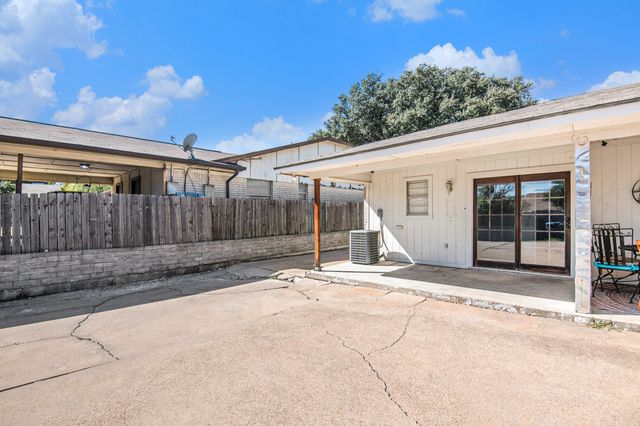 6915 W Cleburne Road, Fort Worth, TX 76133