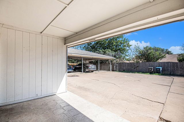 6915 W Cleburne Road, Fort Worth, TX 76133