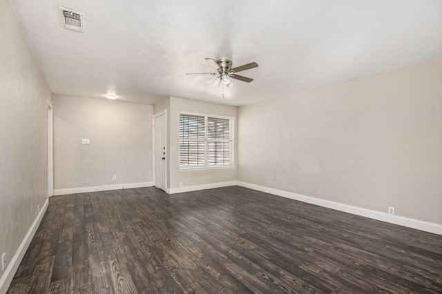 6915 W Cleburne Road, Fort Worth, TX 76133