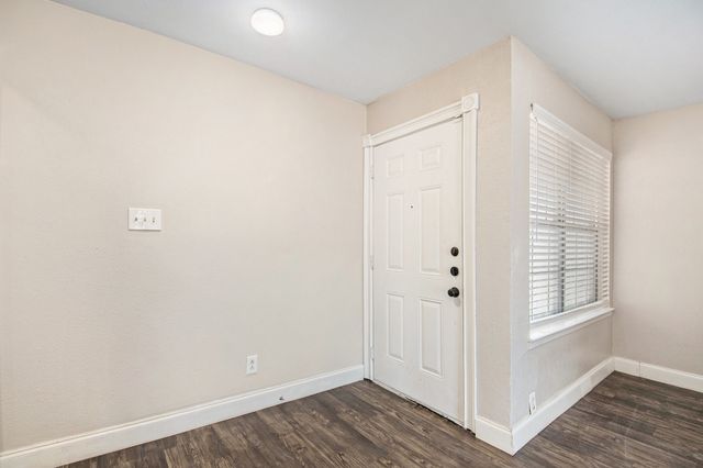 6915 W Cleburne Road, Fort Worth, TX 76133