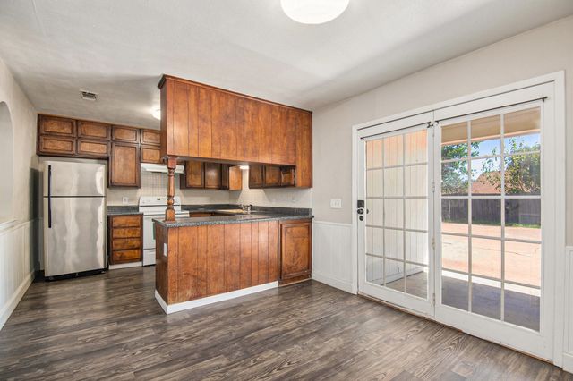 6915 W Cleburne Road, Fort Worth, TX 76133