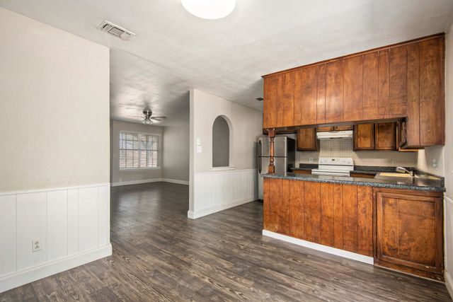 6915 W Cleburne Road, Fort Worth, TX 76133