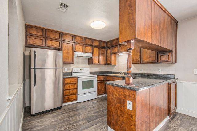 6915 W Cleburne Road, Fort Worth, TX 76133
