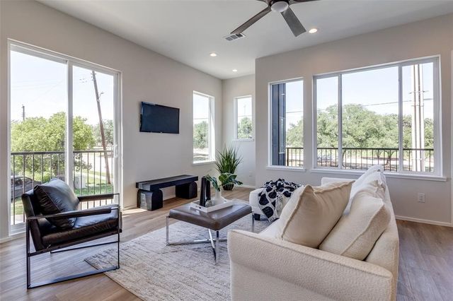 3308 Birmingham Avenue 15, Dallas, TX 75210