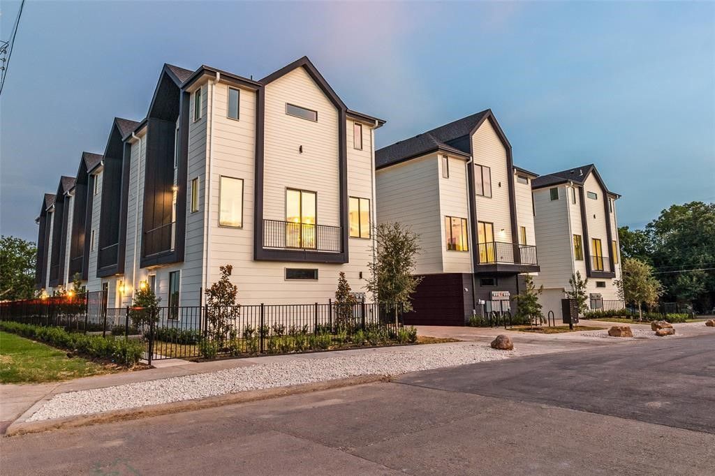 3308 Birmingham Avenue 15, Dallas, TX 75210