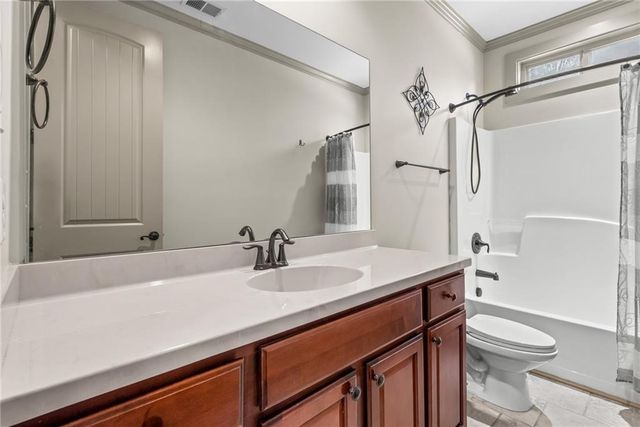 215 Berry Hill Lane, Tyrone, GA 30290