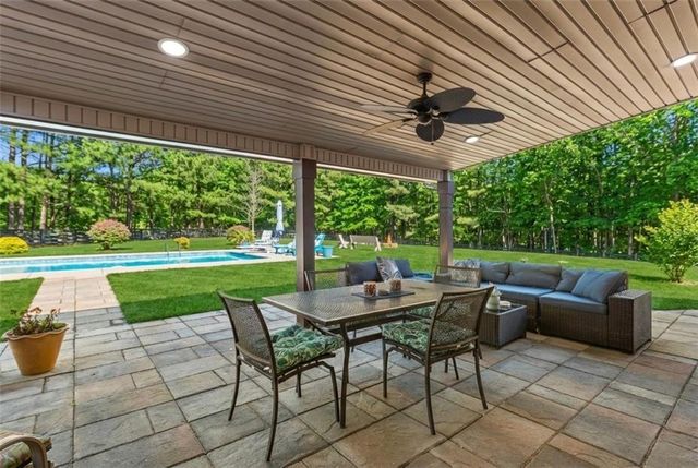 215 Berry Hill Lane, Tyrone, GA 30290