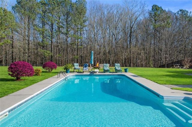 215 Berry Hill Lane, Tyrone, GA 30290