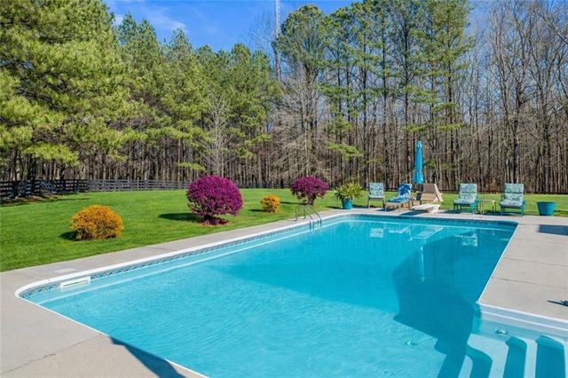 215 Berry Hill Lane, Tyrone, GA 30290