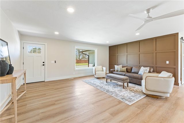 205 Big Tree Drive, Bentonville, AR 72712