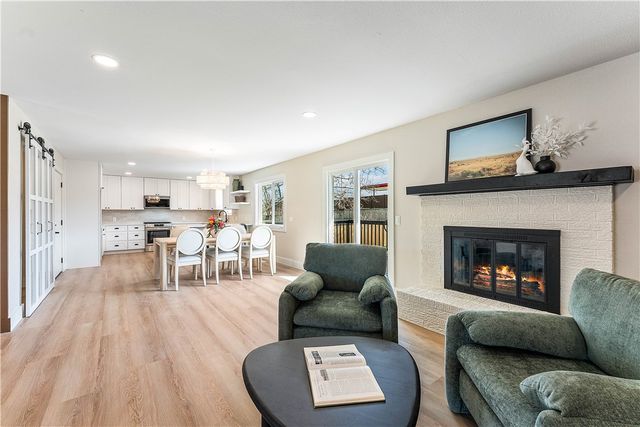 205 Big Tree Drive, Bentonville, AR 72712