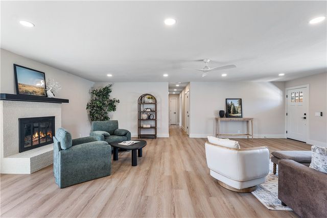 205 Big Tree Drive, Bentonville, AR 72712