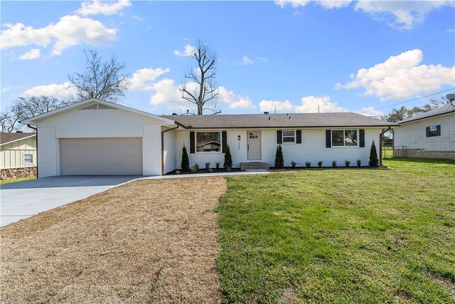 205 Big Tree Drive, Bentonville, AR 72712