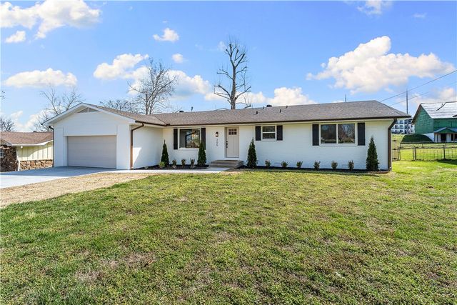 205 Big Tree Drive, Bentonville, AR 72712