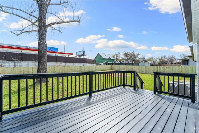 205 Big Tree Drive, Bentonville, AR 72712