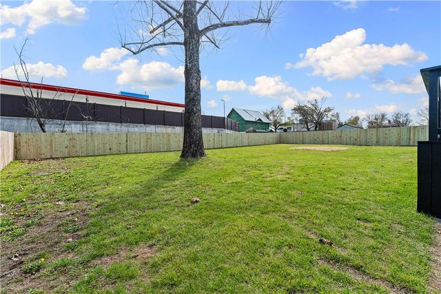 205 Big Tree Drive, Bentonville, AR 72712