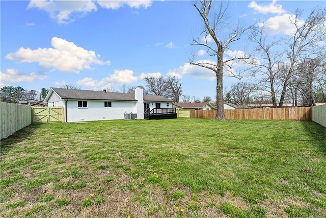 205 Big Tree Drive, Bentonville, AR 72712