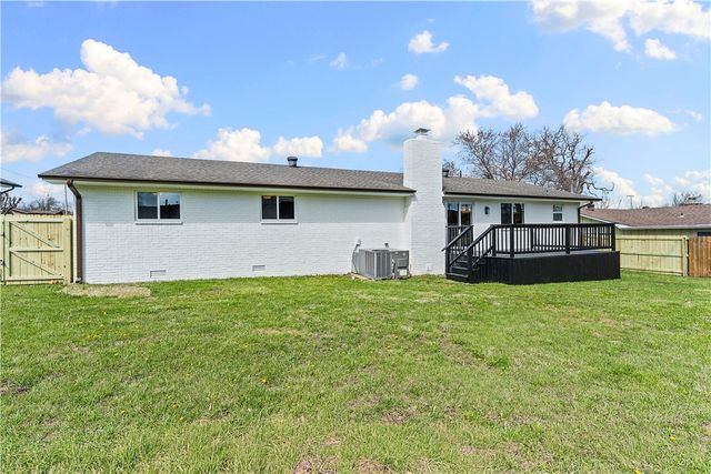 205 Big Tree Drive, Bentonville, AR 72712