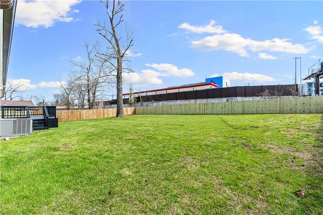 205 Big Tree Drive, Bentonville, AR 72712