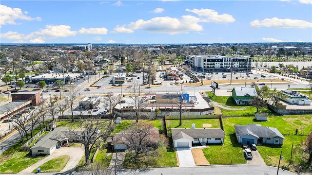 205 Big Tree Drive, Bentonville, AR 72712