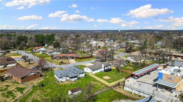 205 Big Tree Drive, Bentonville, AR 72712