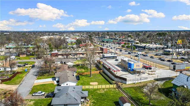 205 Big Tree Drive, Bentonville, AR 72712