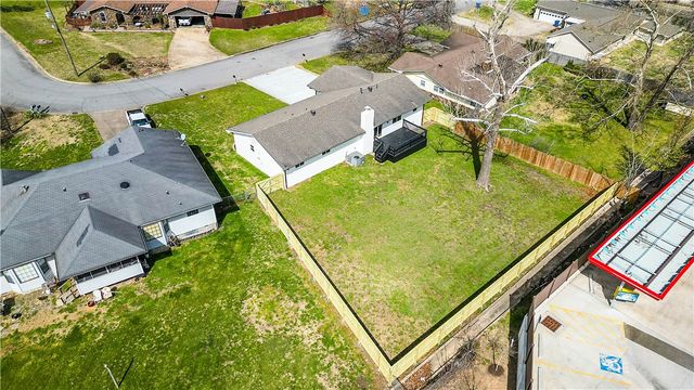 205 Big Tree Drive, Bentonville, AR 72712