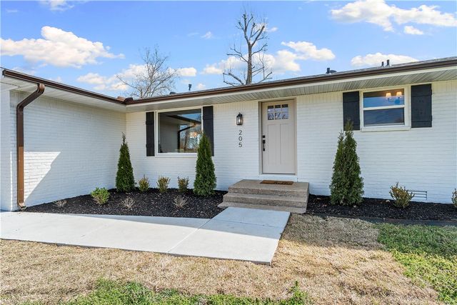 205 Big Tree Drive, Bentonville, AR 72712