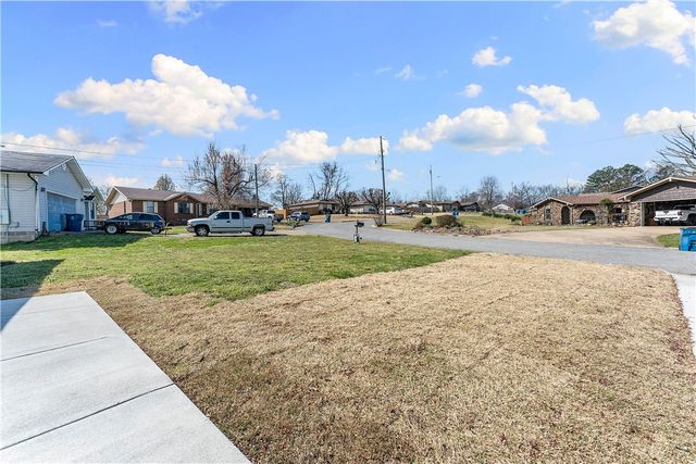 205 Big Tree Drive, Bentonville, AR 72712