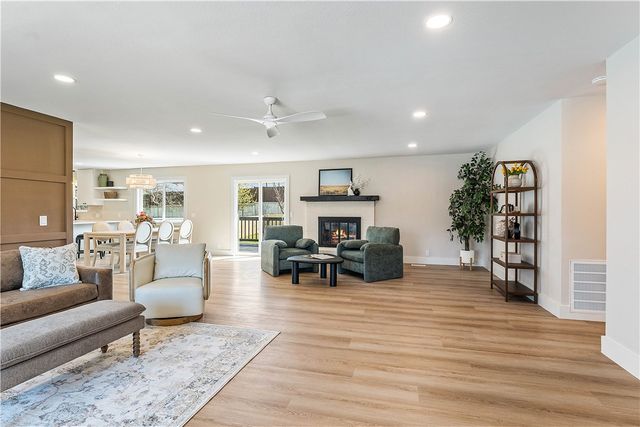 205 Big Tree Drive, Bentonville, AR 72712