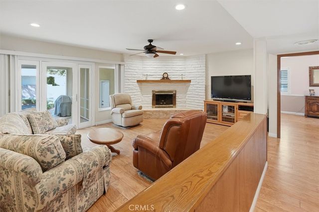 25085 Highspring, Newhall, CA 91321