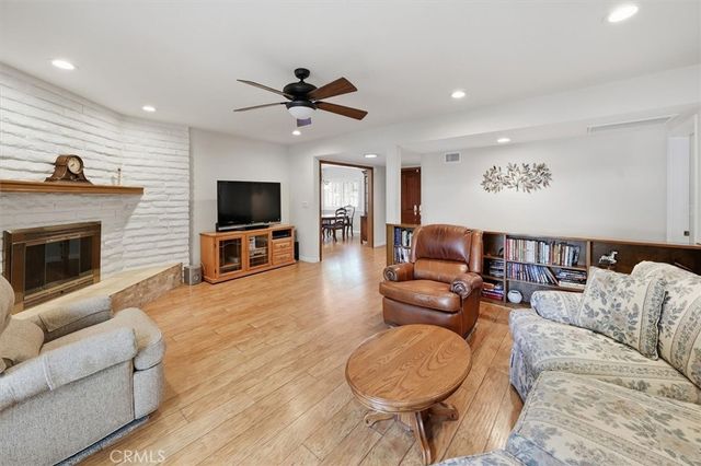 25085 Highspring, Newhall, CA 91321