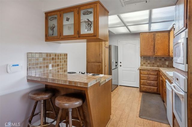 25085 Highspring, Newhall, CA 91321